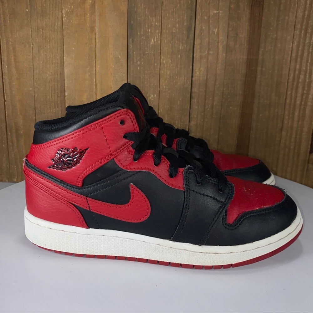 Jordan 1 Mid Banned 2020 Black Red Athletic Shoes Youth Boys size 4Y NO INSOLES